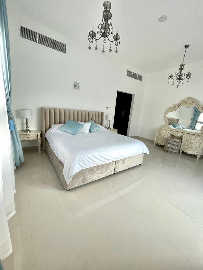 Iconic 4-Bedroom Villa With Pool In Fujairah Palm Exterior foto