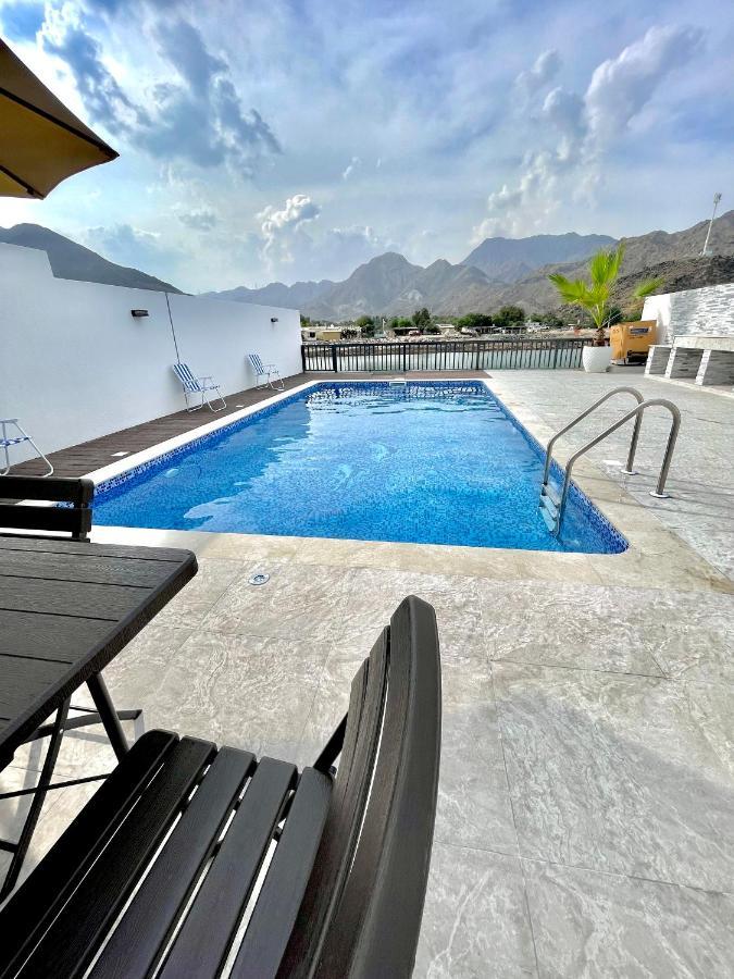 Iconic 4-Bedroom Villa With Pool In Fujairah Palm Exterior foto