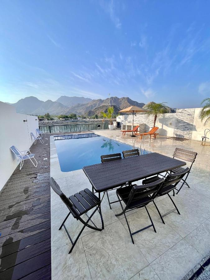 Iconic 4-Bedroom Villa With Pool In Fujairah Palm Exterior foto